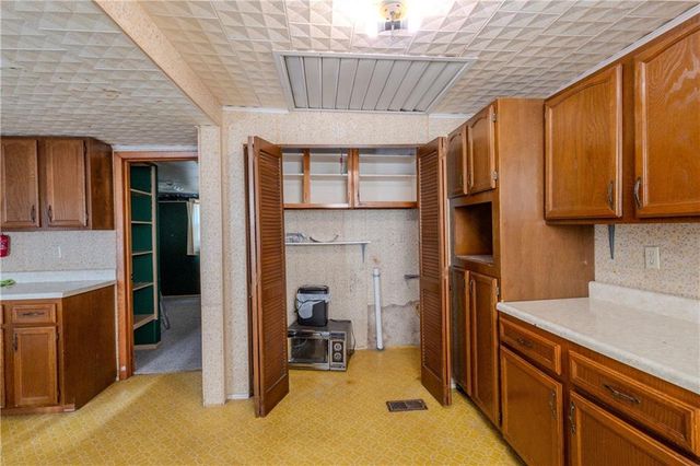 1104 W 4th Street, Coffeyville, KS 67337