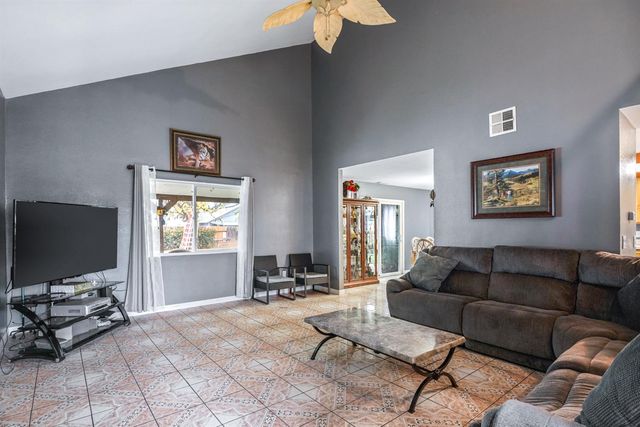 1755 3rd St, Lincoln, CA 95648