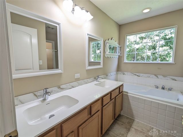 107 Settlers Trail, Englewood, OH 45322