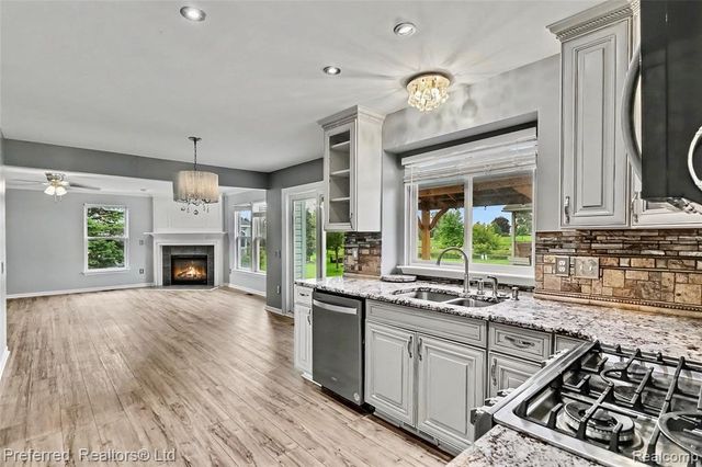 27886 Bluebird Drive, Flat Rock, MI 48134