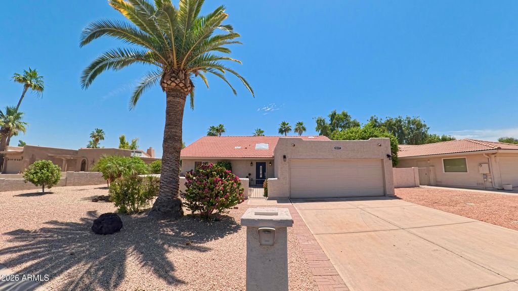 Image 1 of property listing at 10117 E CHESTNUT Drive, Sun Lakes, AZ 85248