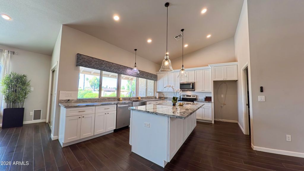 Image 11 of property listing at 10117 E CHESTNUT Drive, Sun Lakes, AZ 85248