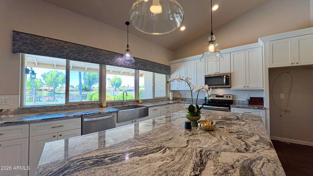 Image 12 of property listing at 10117 E CHESTNUT Drive, Sun Lakes, AZ 85248