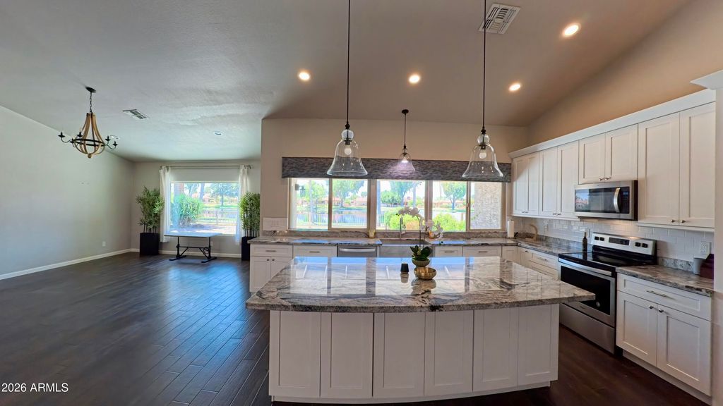 Image 13 of property listing at 10117 E CHESTNUT Drive, Sun Lakes, AZ 85248