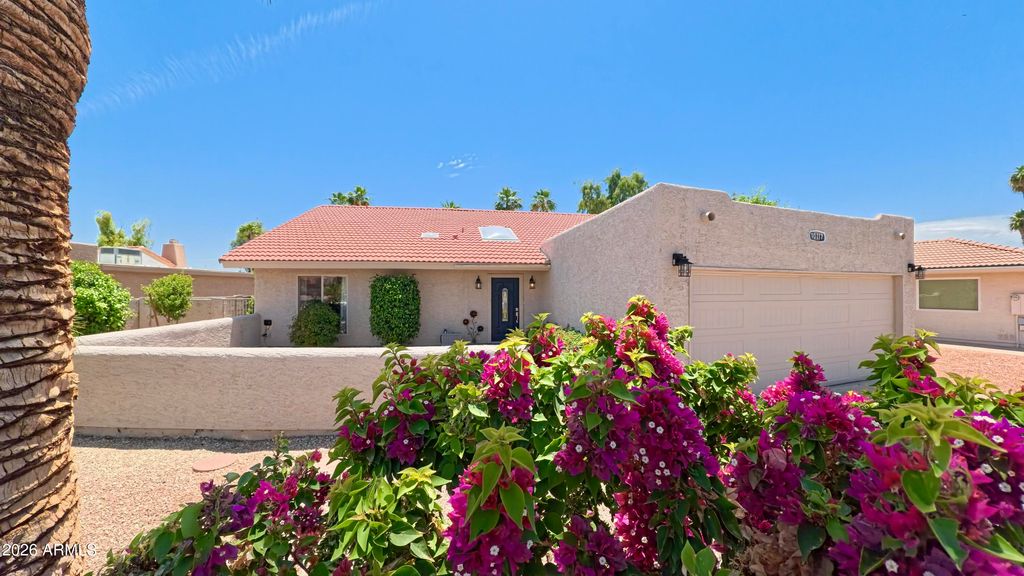 Image 2 of property listing at 10117 E CHESTNUT Drive, Sun Lakes, AZ 85248