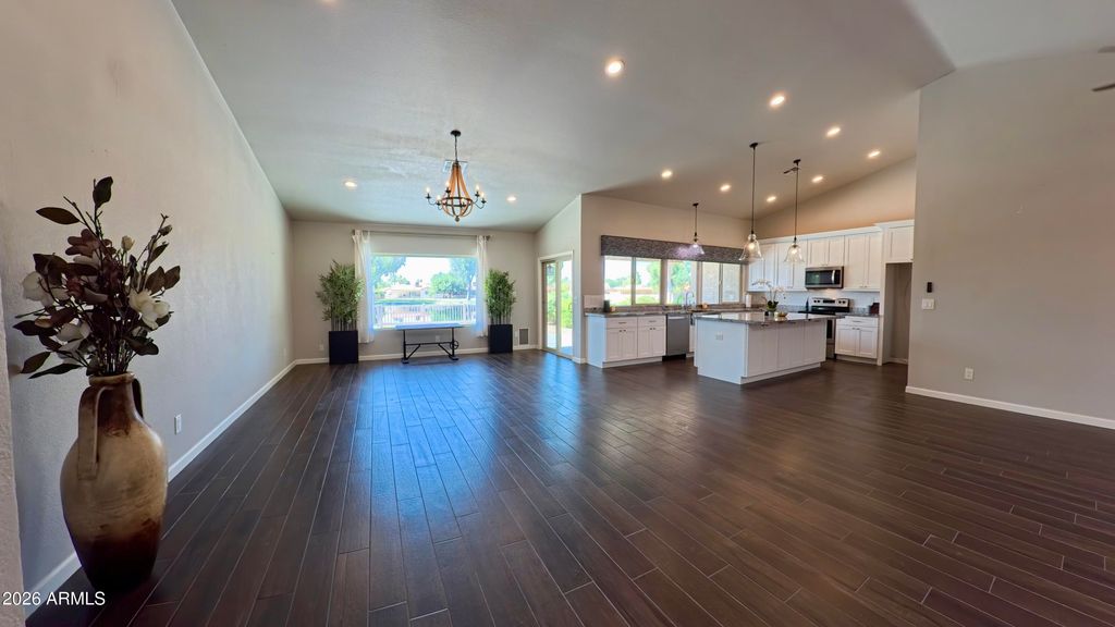 Image 7 of property listing at 10117 E CHESTNUT Drive, Sun Lakes, AZ 85248