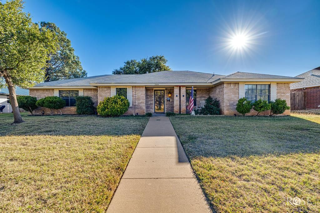 Image 2 of property listing at 3849 Sunset Drive, San Angelo, TX 76904