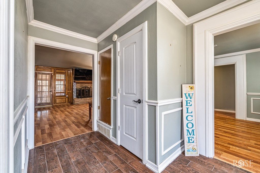 Image 4 of property listing at 3849 Sunset Drive, San Angelo, TX 76904