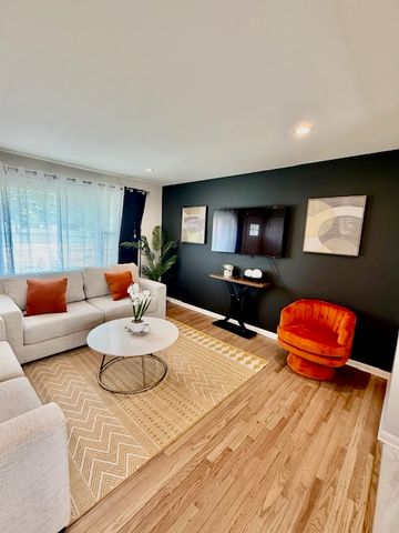 9128 Pembroke Lane, Bridgeview, IL 60455