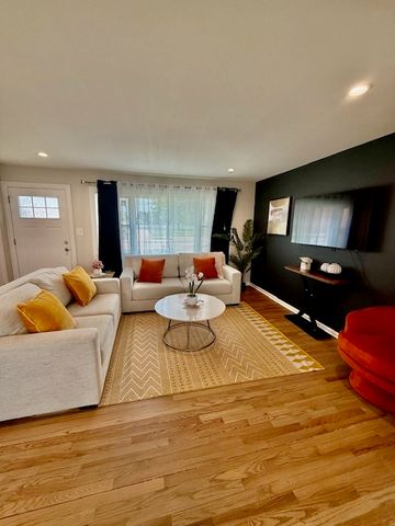 9128 Pembroke Lane, Bridgeview, IL 60455