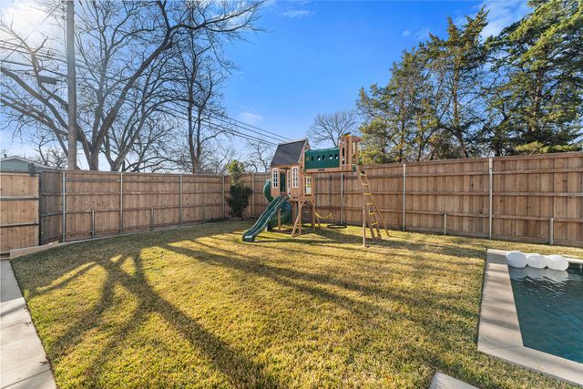 9000 Forest Hills Boulevard, Dallas, TX 75218