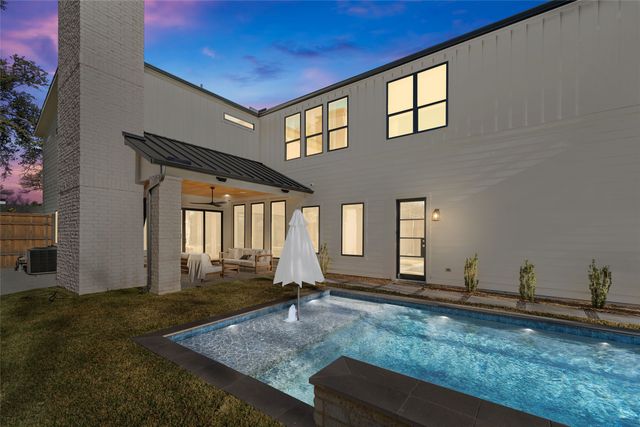 9000 Forest Hills Boulevard, Dallas, TX 75218