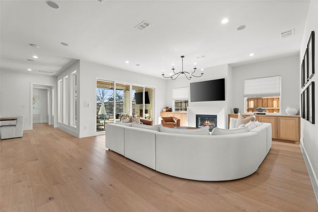 9000 Forest Hills Boulevard, Dallas, TX 75218