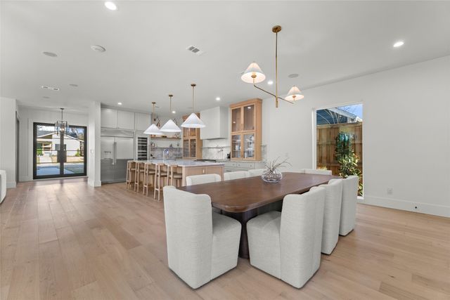 9000 Forest Hills Boulevard, Dallas, TX 75218