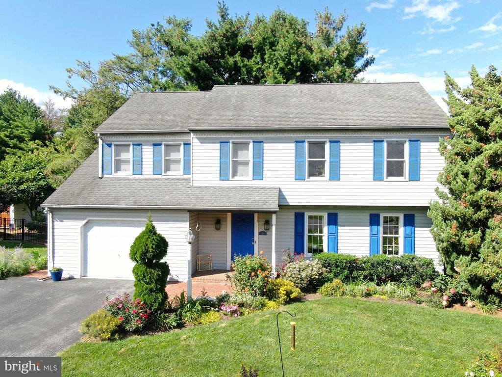 30 CHARLES PL, Brownstown, PA 17508