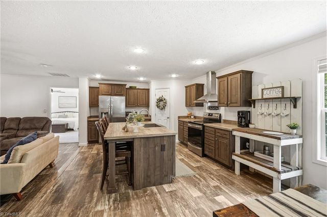 300 S Union Grove Road, Lexington, NC 27295