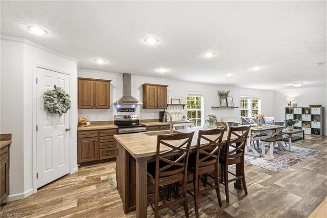 300 S Union Grove Road, Lexington, NC 27295