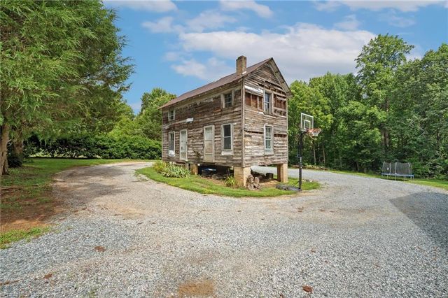 300 S Union Grove Road, Lexington, NC 27295