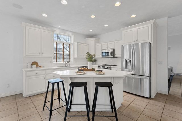 825 YORKSHIRE ROAD, Neenah, WI 54956