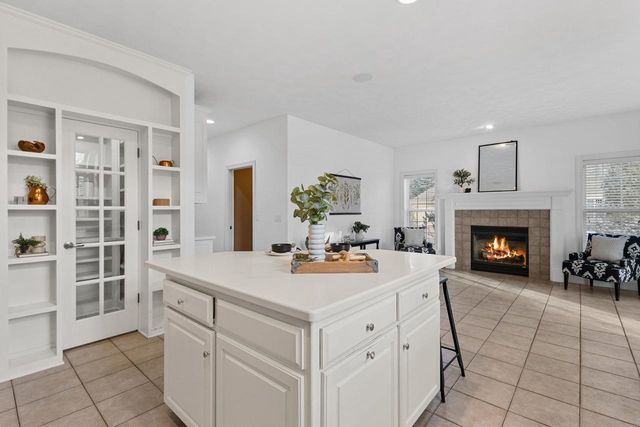 825 YORKSHIRE ROAD, Neenah, WI 54956