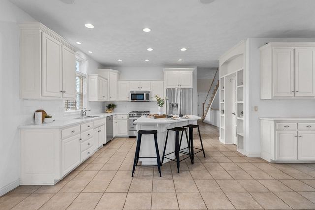 825 YORKSHIRE ROAD, Neenah, WI 54956