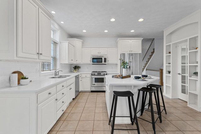 825 YORKSHIRE ROAD, Neenah, WI 54956