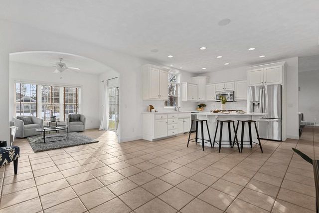 825 YORKSHIRE ROAD, Neenah, WI 54956