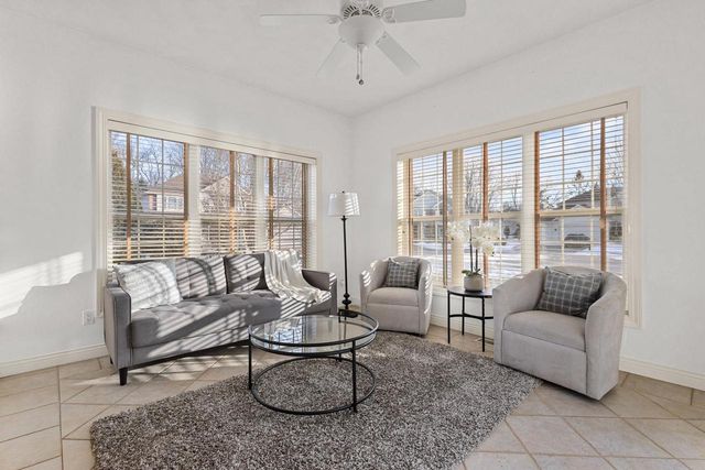 825 YORKSHIRE ROAD, Neenah, WI 54956