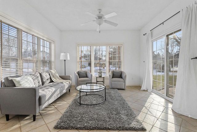 825 YORKSHIRE ROAD, Neenah, WI 54956