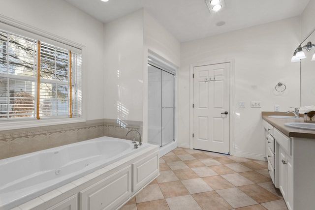 825 YORKSHIRE ROAD, Neenah, WI 54956