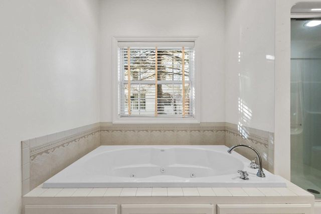 825 YORKSHIRE ROAD, Neenah, WI 54956