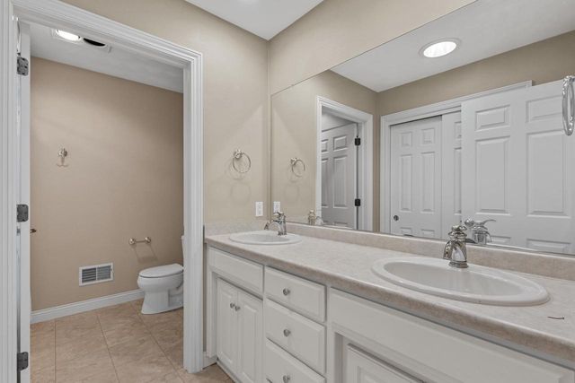 825 YORKSHIRE ROAD, Neenah, WI 54956