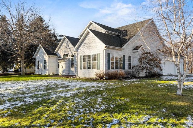 825 YORKSHIRE ROAD, Neenah, WI 54956