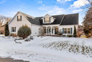 825 YORKSHIRE ROAD, Neenah, WI 54956