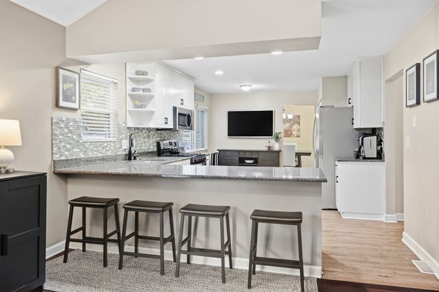 21 N Walnut Court, Streamwood, IL 60107