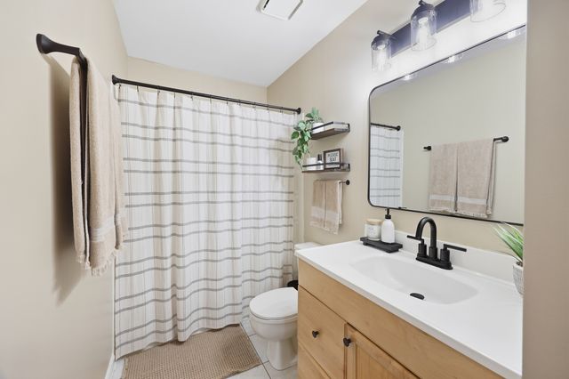 21 N Walnut Court, Streamwood, IL 60107