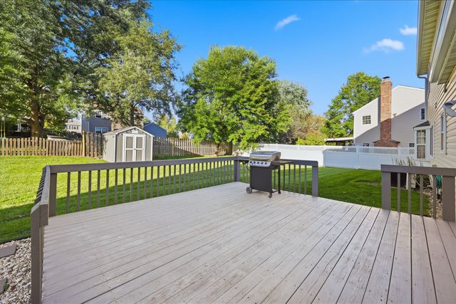 21 N Walnut Court, Streamwood, IL 60107