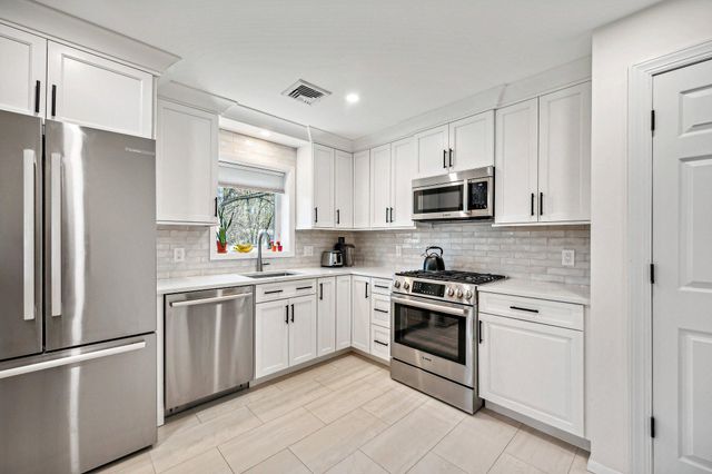 399 GREEN LN, Ewing, NJ 08638