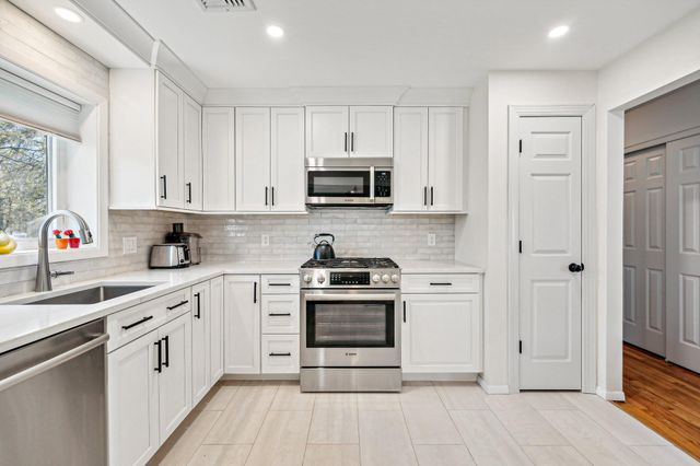 399 GREEN LN, Ewing, NJ 08638