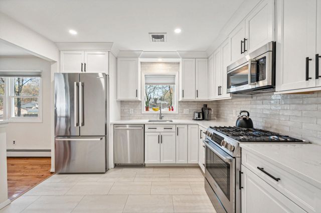 399 GREEN LN, Ewing, NJ 08638