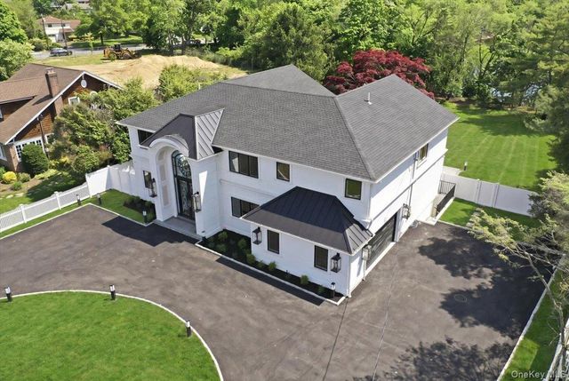 72 Haypath Road, Bethpage, NY 11714