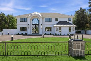 72 Haypath Road, Bethpage, NY 11714