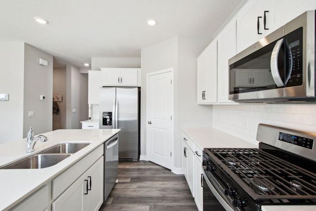 2037 Aquarius Drive, Shakopee, MN 55379