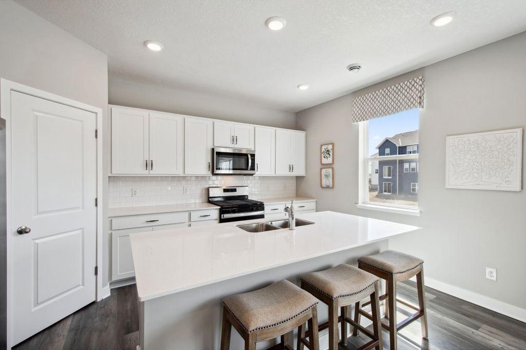 2037 Aquarius Drive, Shakopee, MN 55379