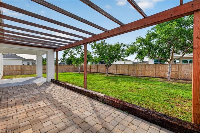 204 28th TER, Cape Coral, FL 33993