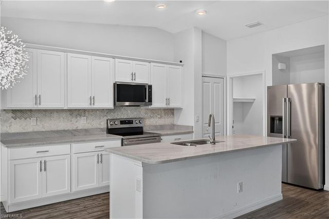 204 28th TER, Cape Coral, FL 33993