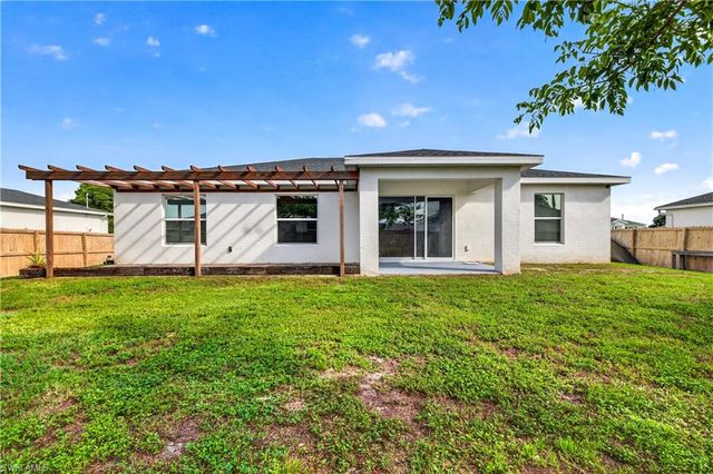 204 28th TER, Cape Coral, FL 33993