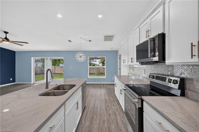 204 28th TER, Cape Coral, FL 33993