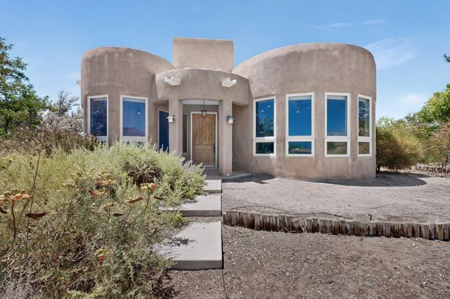 493 Angel Road NE, Corrales, NM 87048