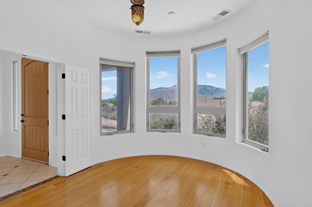 493 Angel Road NE, Corrales, NM 87048